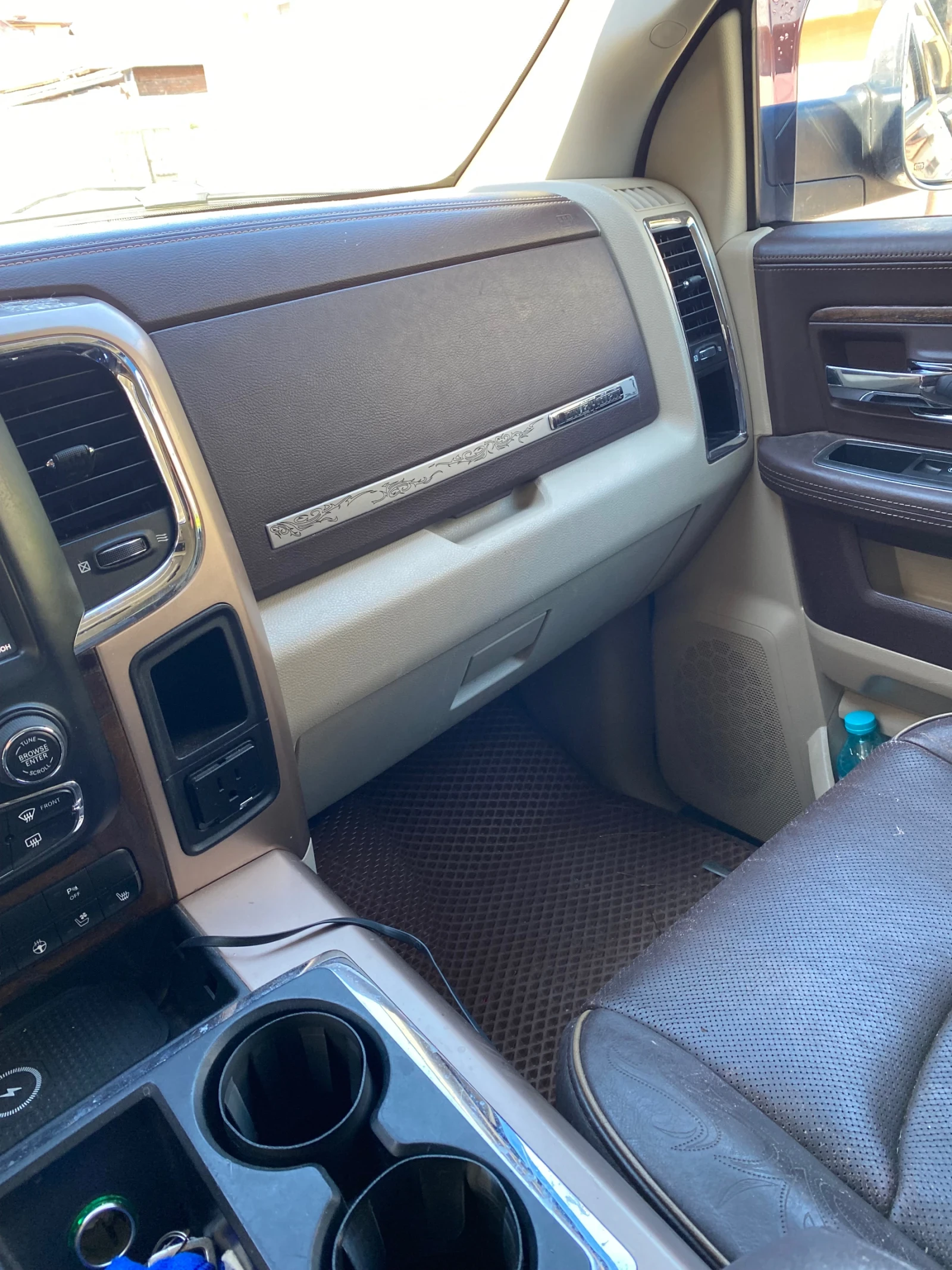 Dodge RAM 1500 Laramie longhorn, снимка 9 - Автомобили и джипове - 54428845