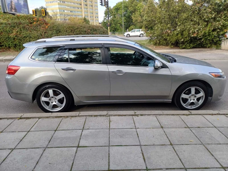 Honda Accord Tourer 2.2 i-DTEC Elegance, снимка 3 - Автомобили и джипове - 47450643