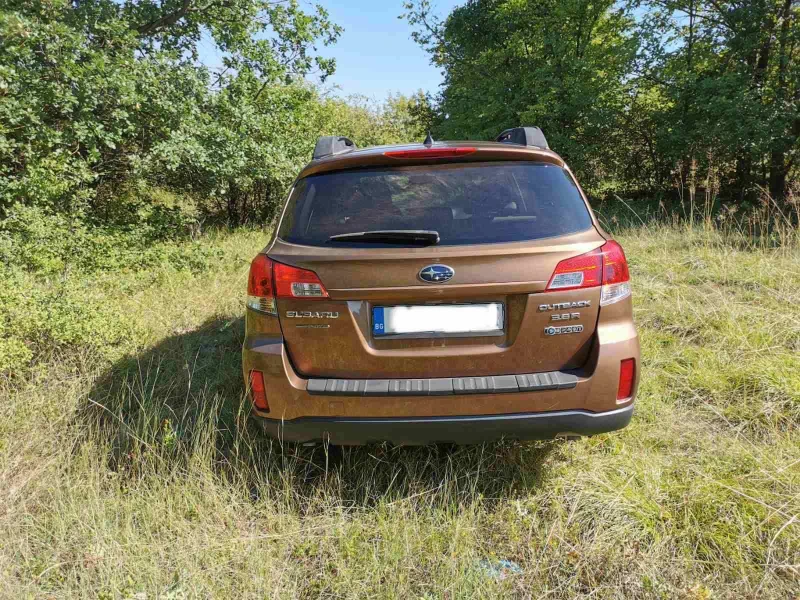 Subaru Outback 3.6, снимка 8 - Автомобили и джипове - 47741244