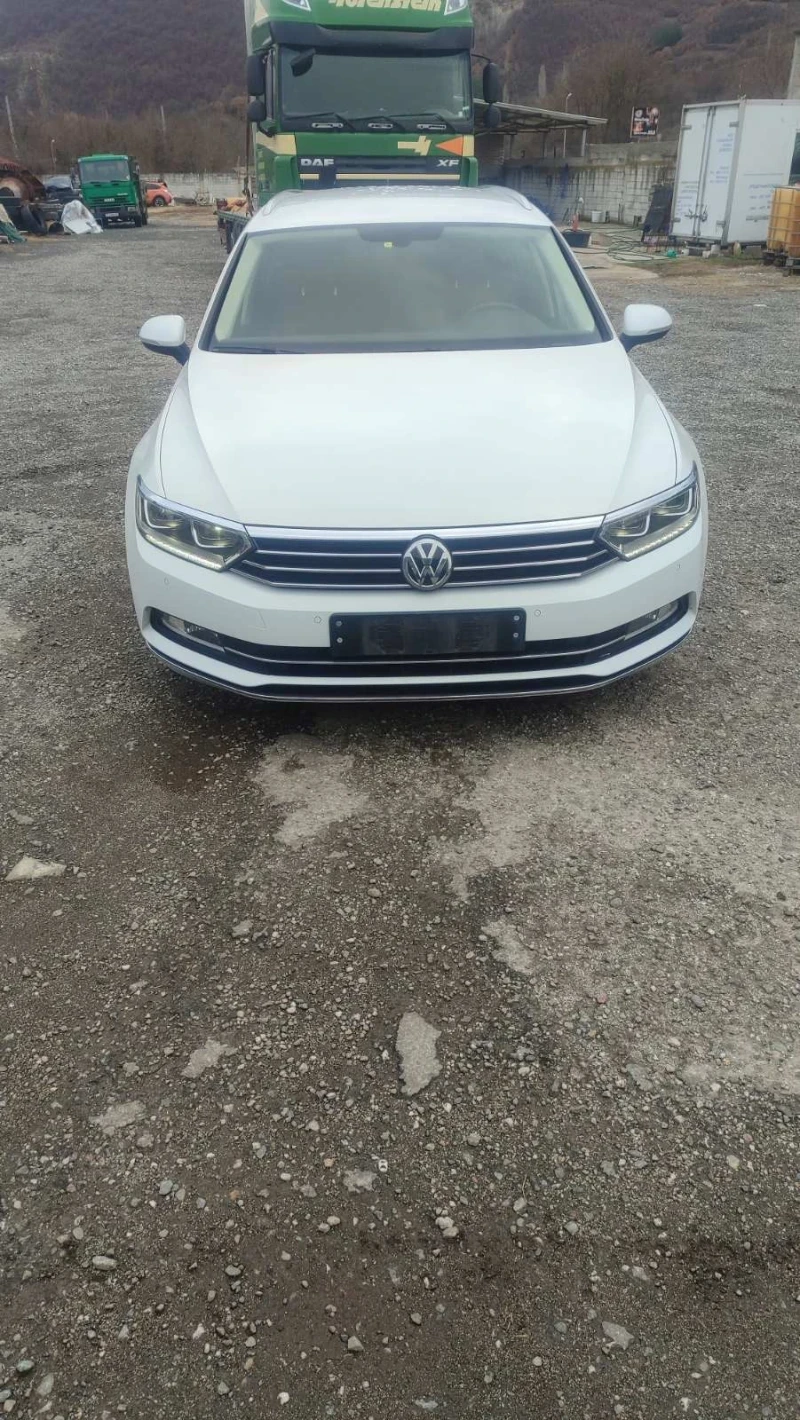 VW Passat Б8 Дигитално табло 2.0 150 к.с., снимка 2 - Автомобили и джипове - 48476456