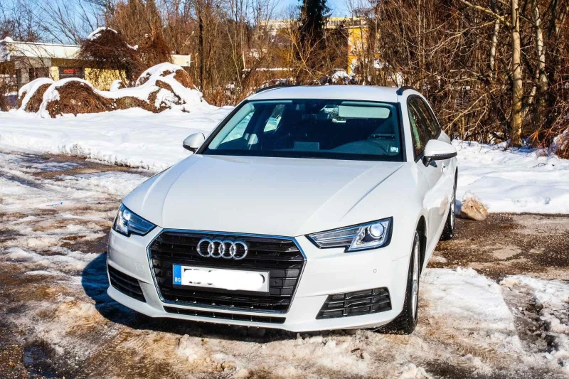 Audi A4 35 2.0 TDI, снимка 2 - Автомобили и джипове - 48694272