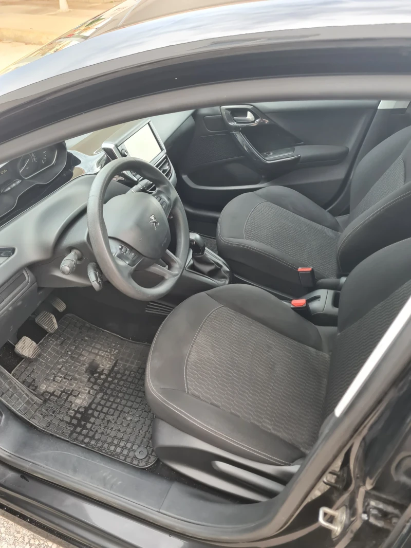 Peugeot 208 1.2куб.80к.с.Евро 6 - Бензин , снимка 6 - Автомобили и джипове - 49448288