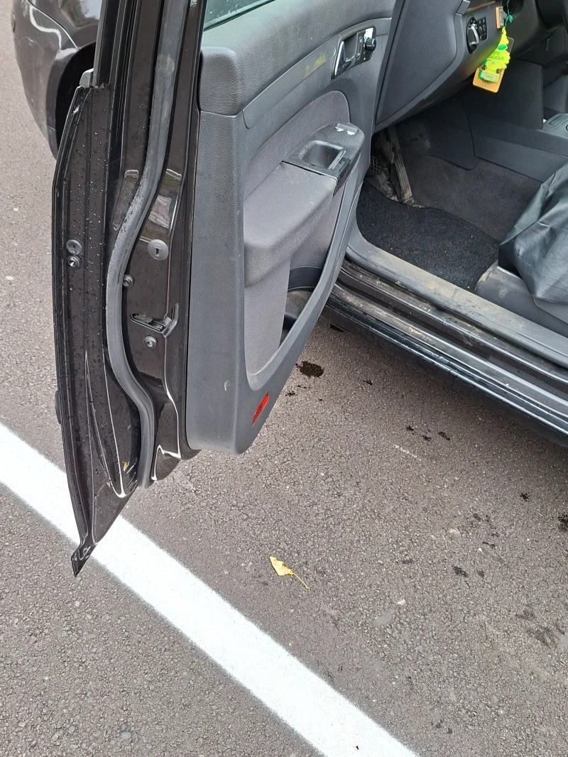 VW Touran 1.6, снимка 9 - Автомобили и джипове - 52907389