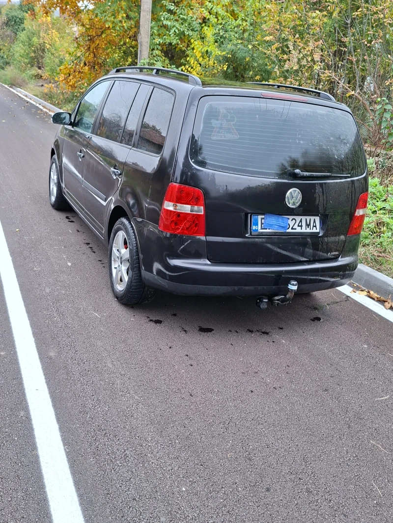 VW Touran 1.6, снимка 11 - Автомобили и джипове - 52907389