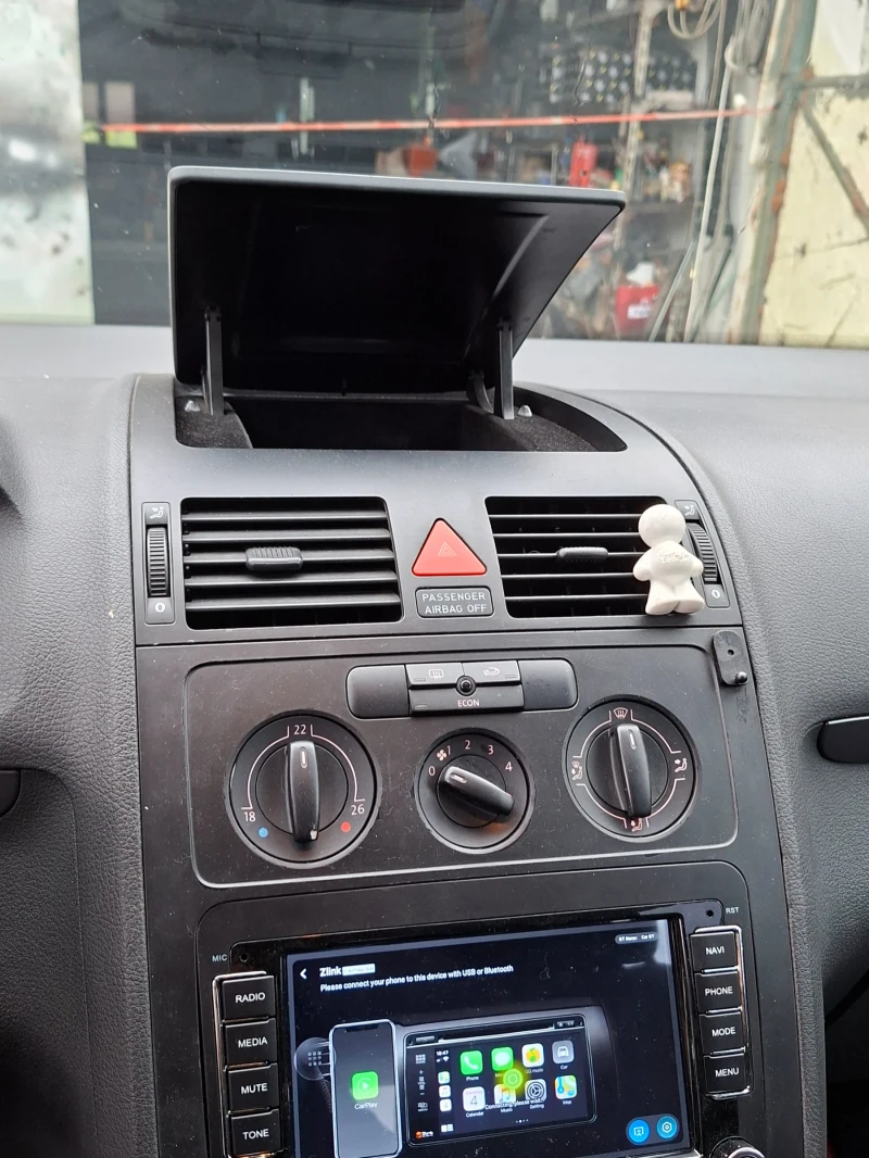 VW Touran 1.6, снимка 12 - Автомобили и джипове - 52907389