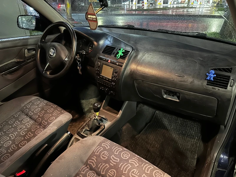 Seat Ibiza 1.4, снимка 6 - Автомобили и джипове - 53277178