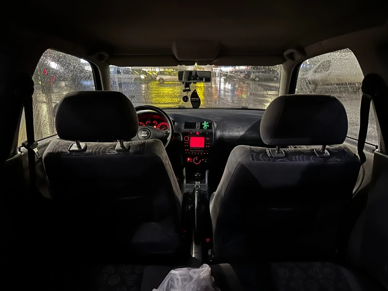 Seat Ibiza 1.4, снимка 8 - Автомобили и джипове - 53277178