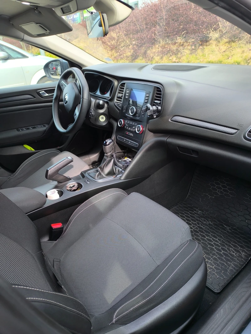 Renault Megane IV, снимка 15 - Автомобили и джипове - 53484011