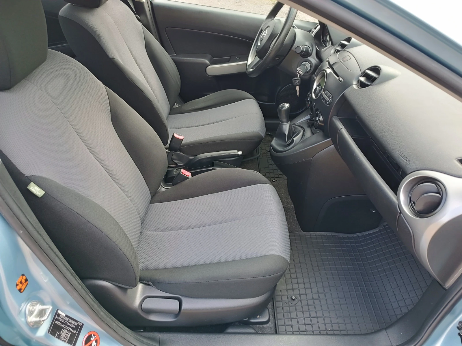 Mazda 2 1.3i - изображение 8