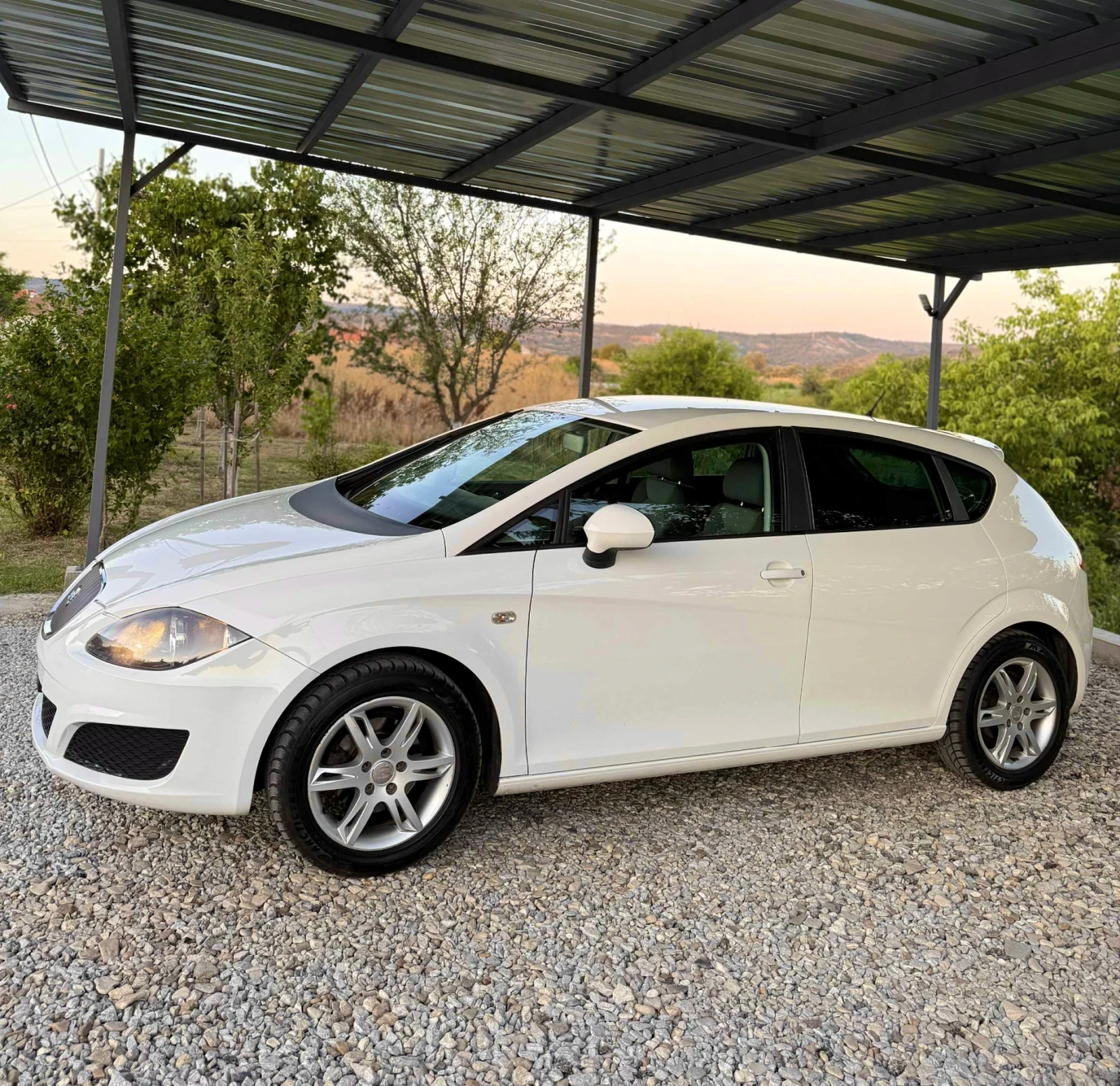 Seat Leon 1.6 tdi facelift - изображение 8