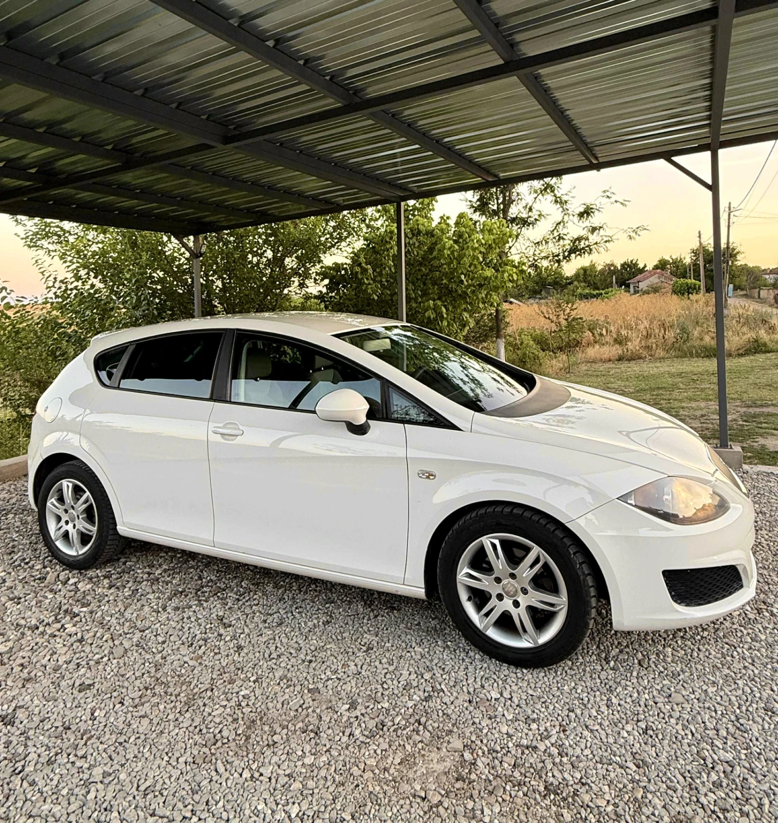 Seat Leon 1.6 tdi facelift - изображение 7