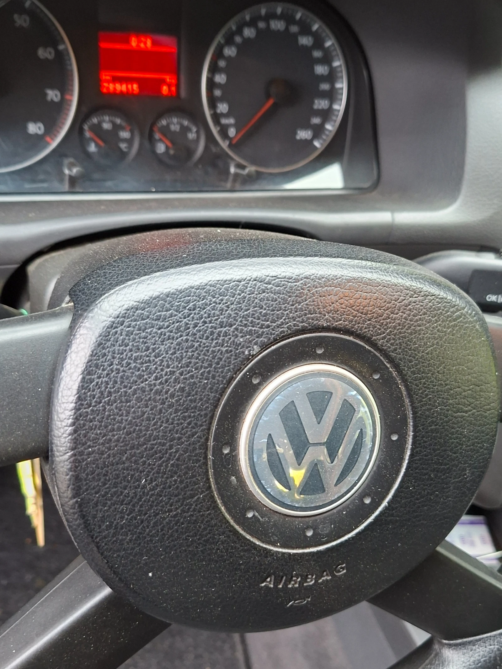 VW Touran 1.6 - изображение 8