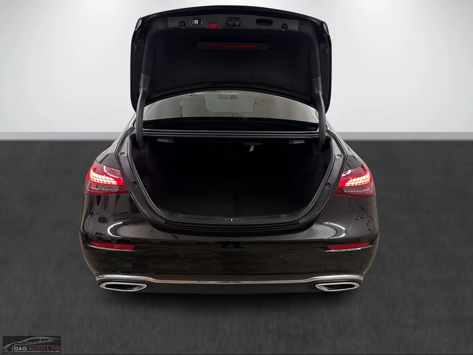 Mercedes-Benz E 220 d/AVANTGARDE/194HP/PANO/360/MEMO/AHK/LED/925g, снимка 7 - Автомобили и джипове - 53834153