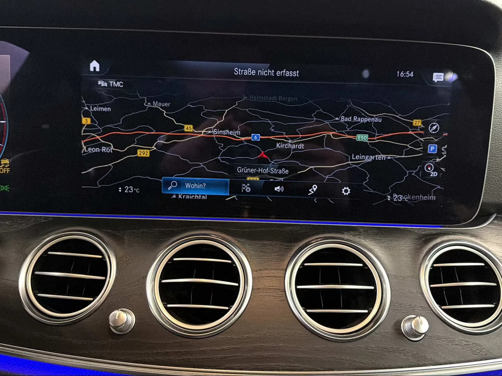 Mercedes-Benz E 220 d/AVANTGARDE/194HP/PANO/360/MEMO/AHK/LED/925g, снимка 13 - Автомобили и джипове - 53834153