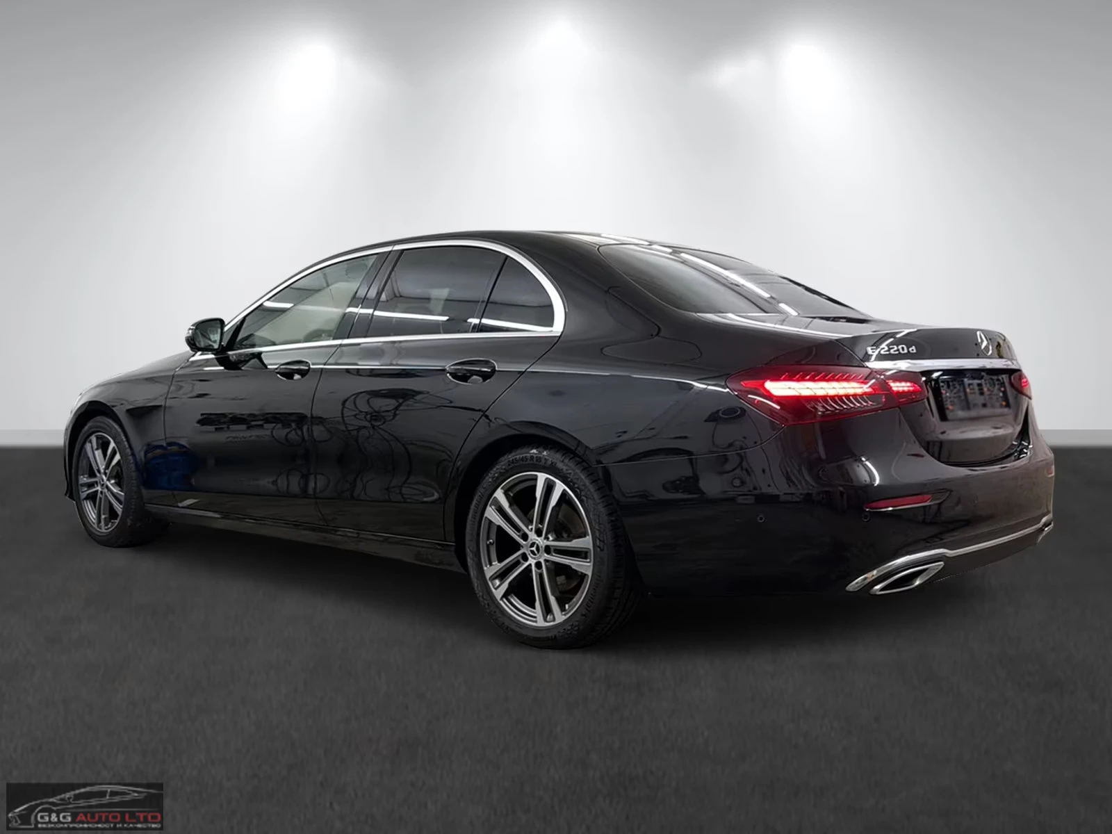 Mercedes-Benz E 220 d/AVANTGARDE/194HP/PANO/360/MEMO/AHK/LED/925g, снимка 3 - Автомобили и джипове - 53834153