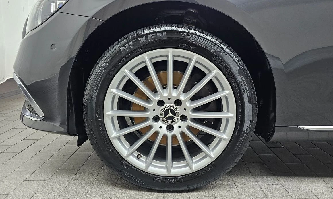 Mercedes-Benz E 220, снимка 5 - Автомобили и джипове - 54200308