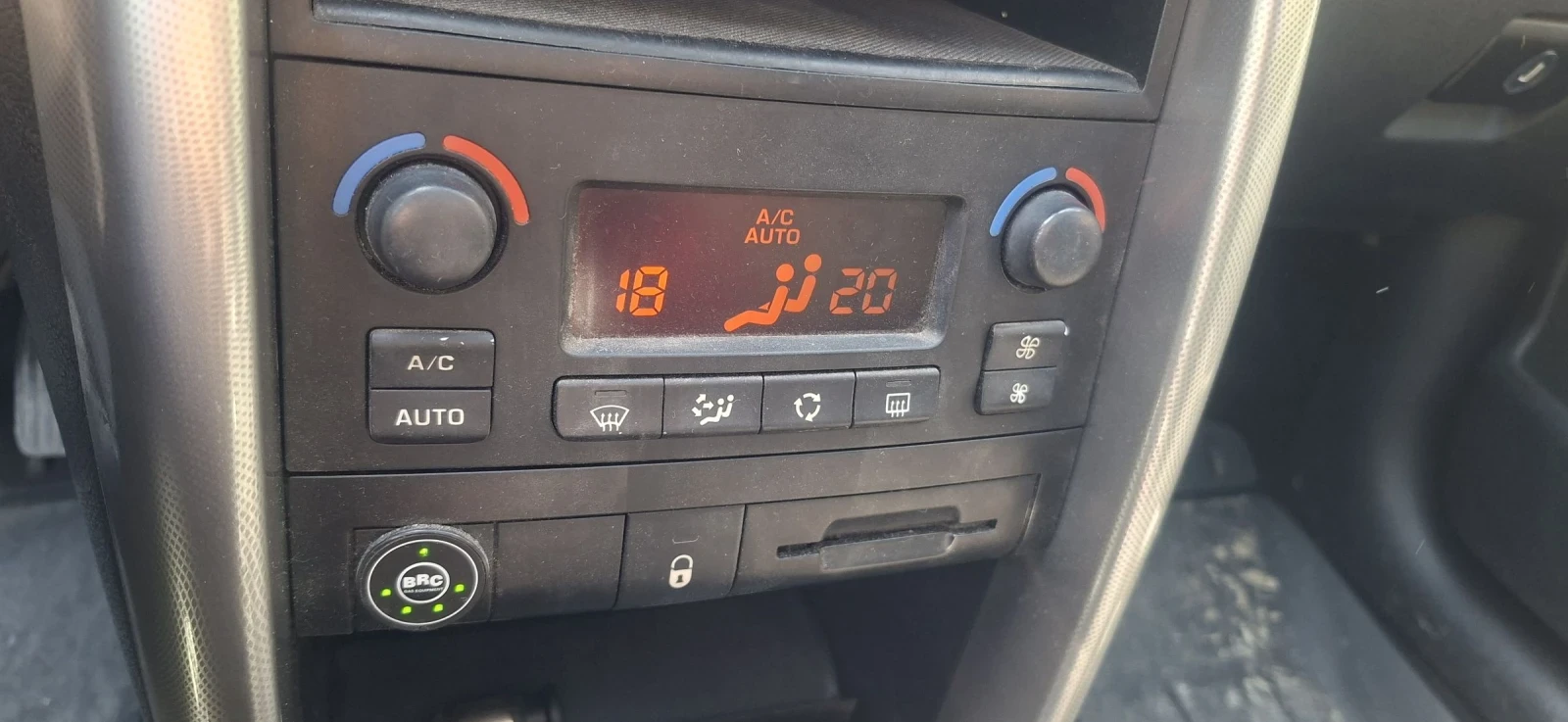 Peugeot 207, снимка 12 - Автомобили и джипове - 54438789