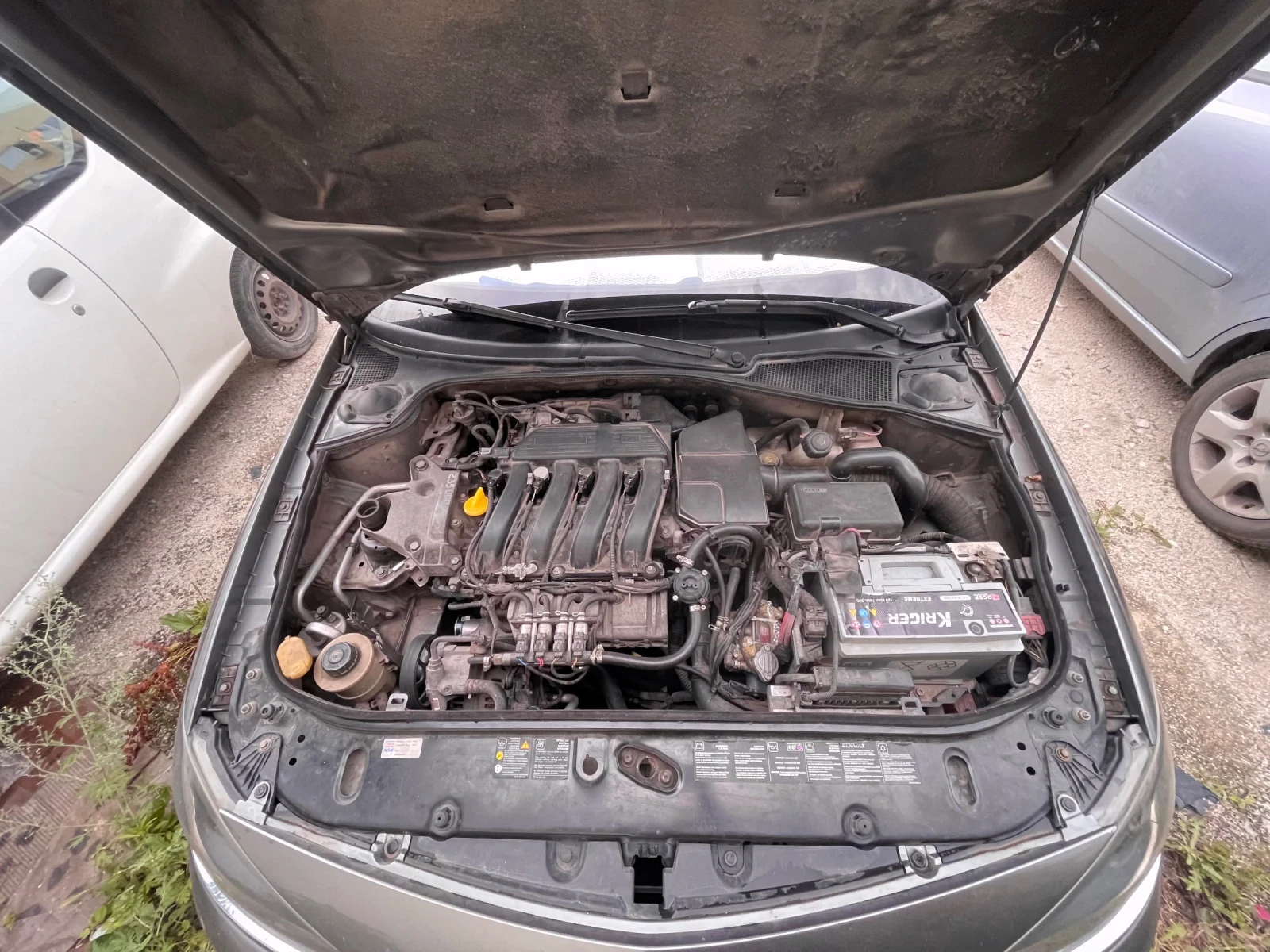 Renault Laguna 2.0 Газ, снимка 5 - Автомобили и джипове - 54559314