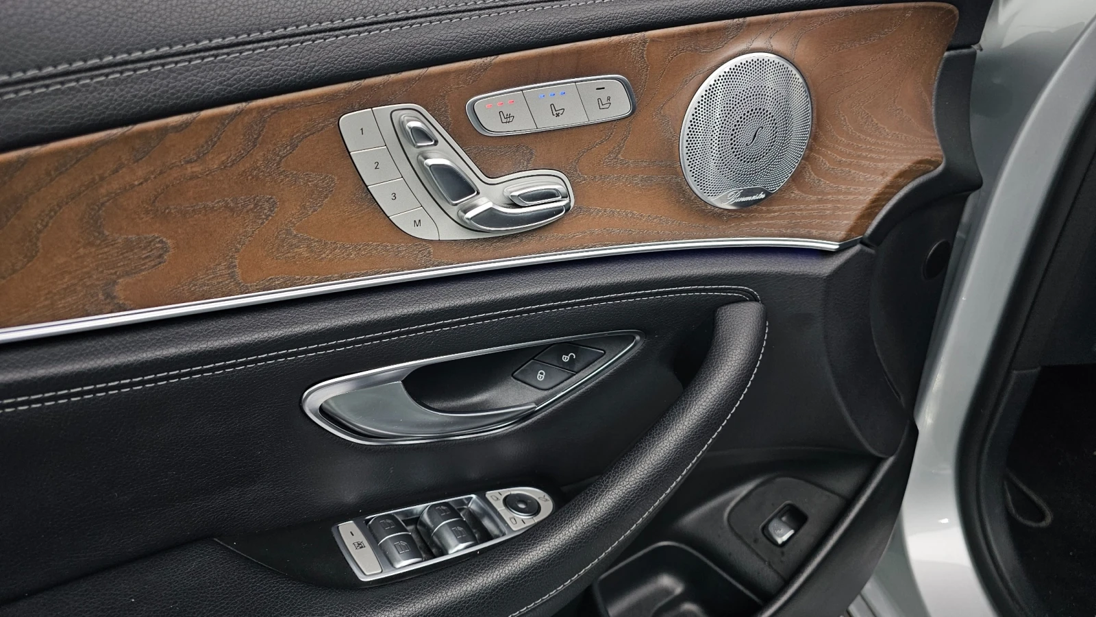Mercedes-Benz E 300 2.0 4MATIC Exclusive, FULL, снимка 14 - Автомобили и джипове - 55264791