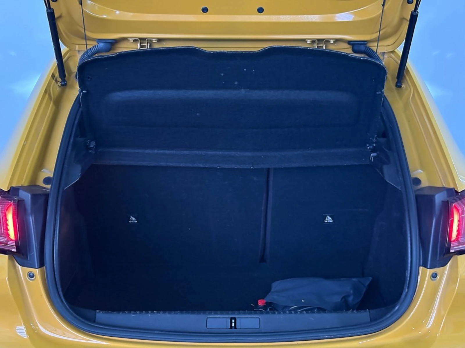 Peugeot 208 Allure, снимка 8 - Автомобили и джипове - 55486432