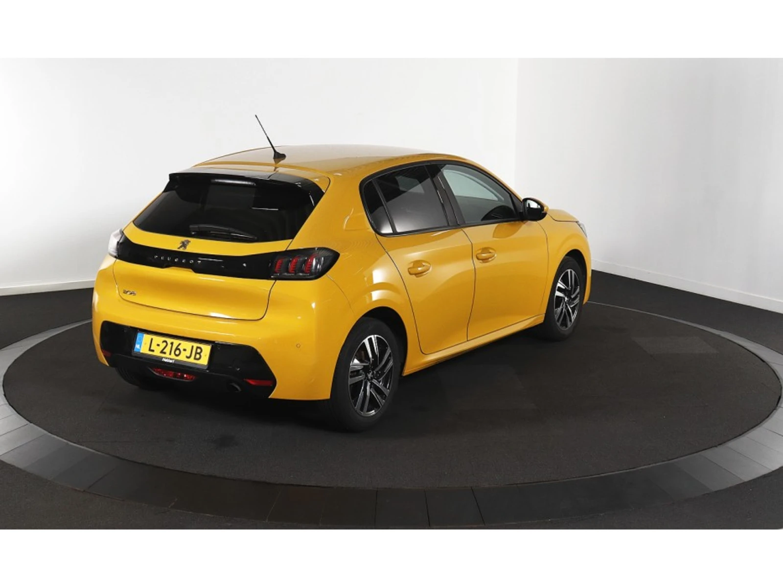 Peugeot 208 Allure, снимка 2 - Автомобили и джипове - 55486432