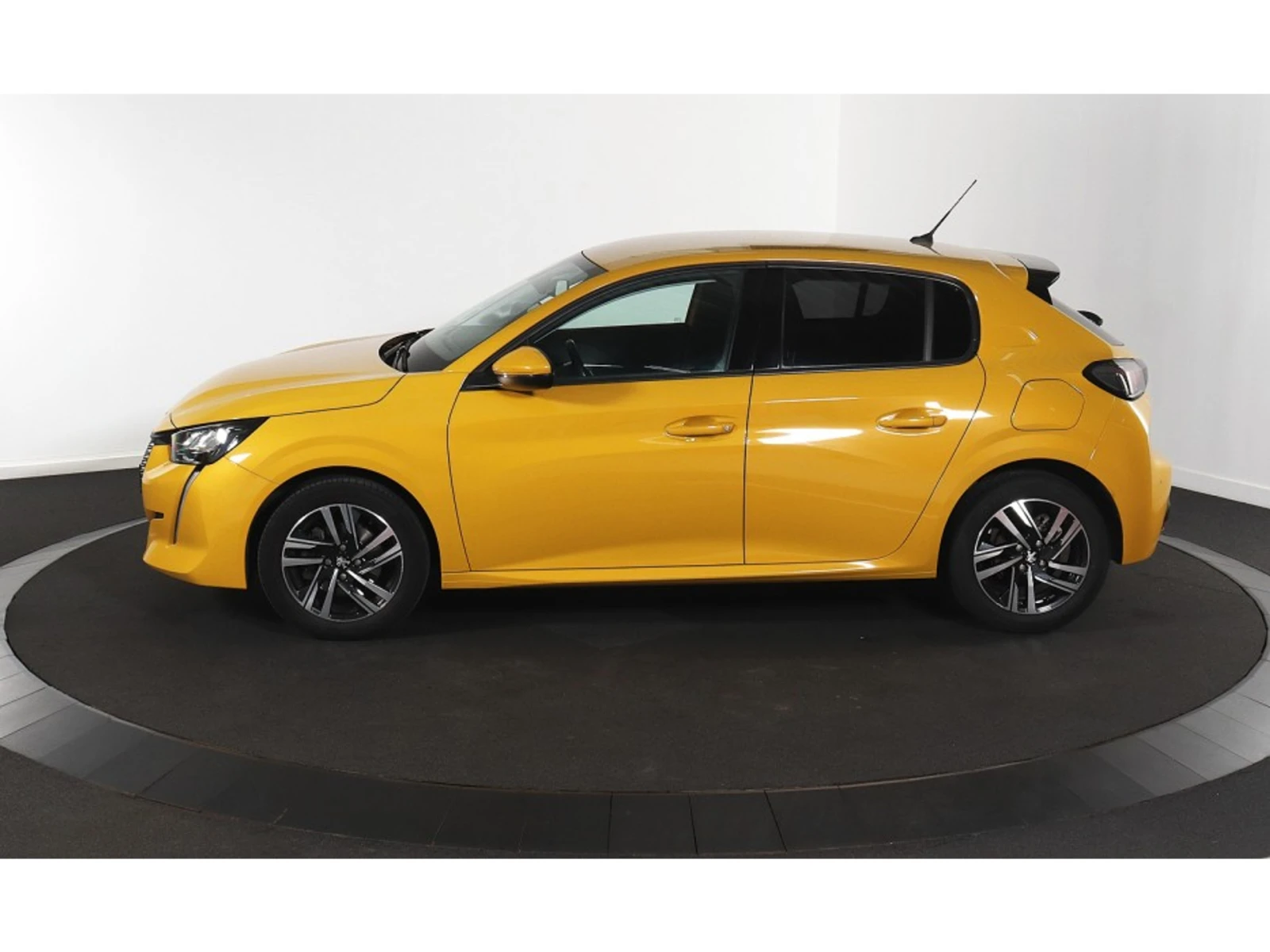 Peugeot 208 Allure, снимка 3 - Автомобили и джипове - 55486432