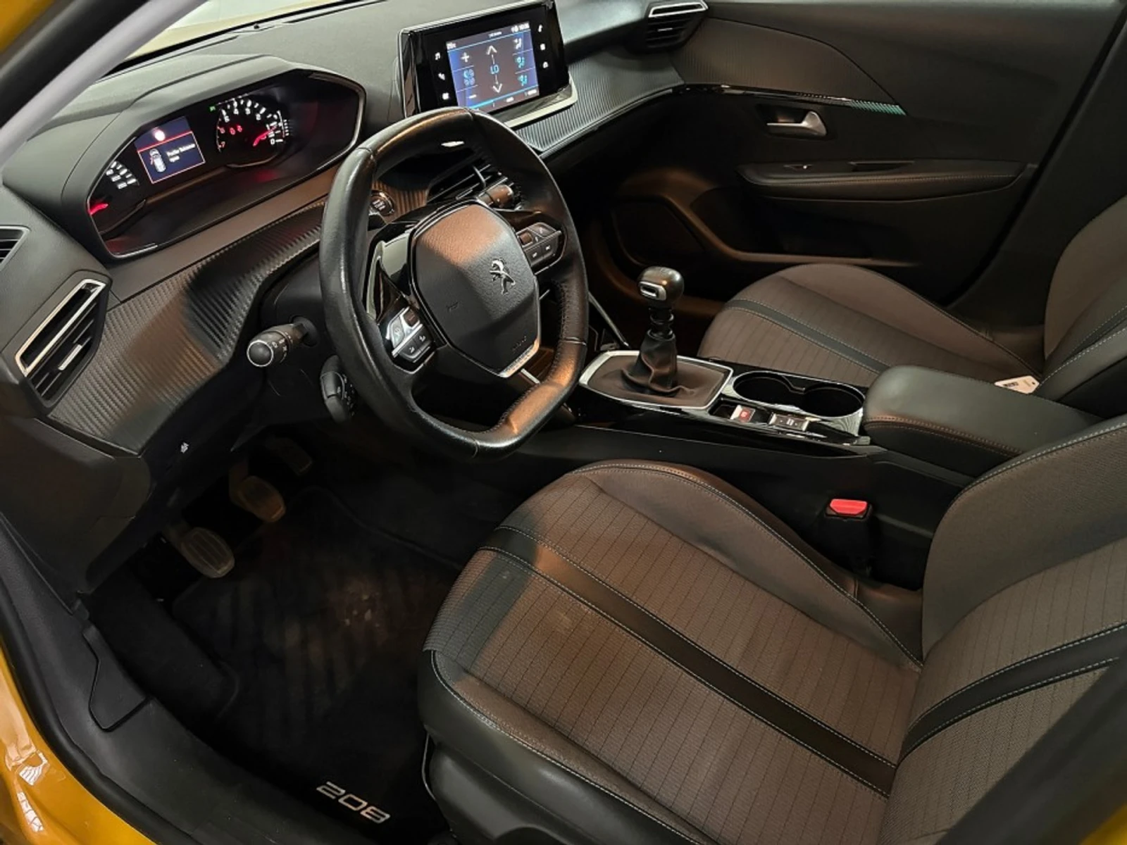 Peugeot 208 Allure, снимка 14 - Автомобили и джипове - 55486432