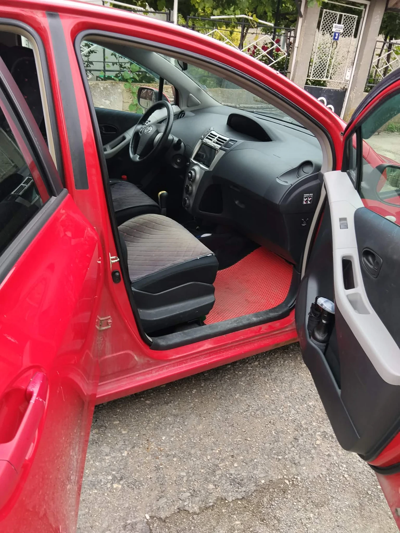 Toyota Yaris, снимка 9 - Автомобили и джипове - 56484633