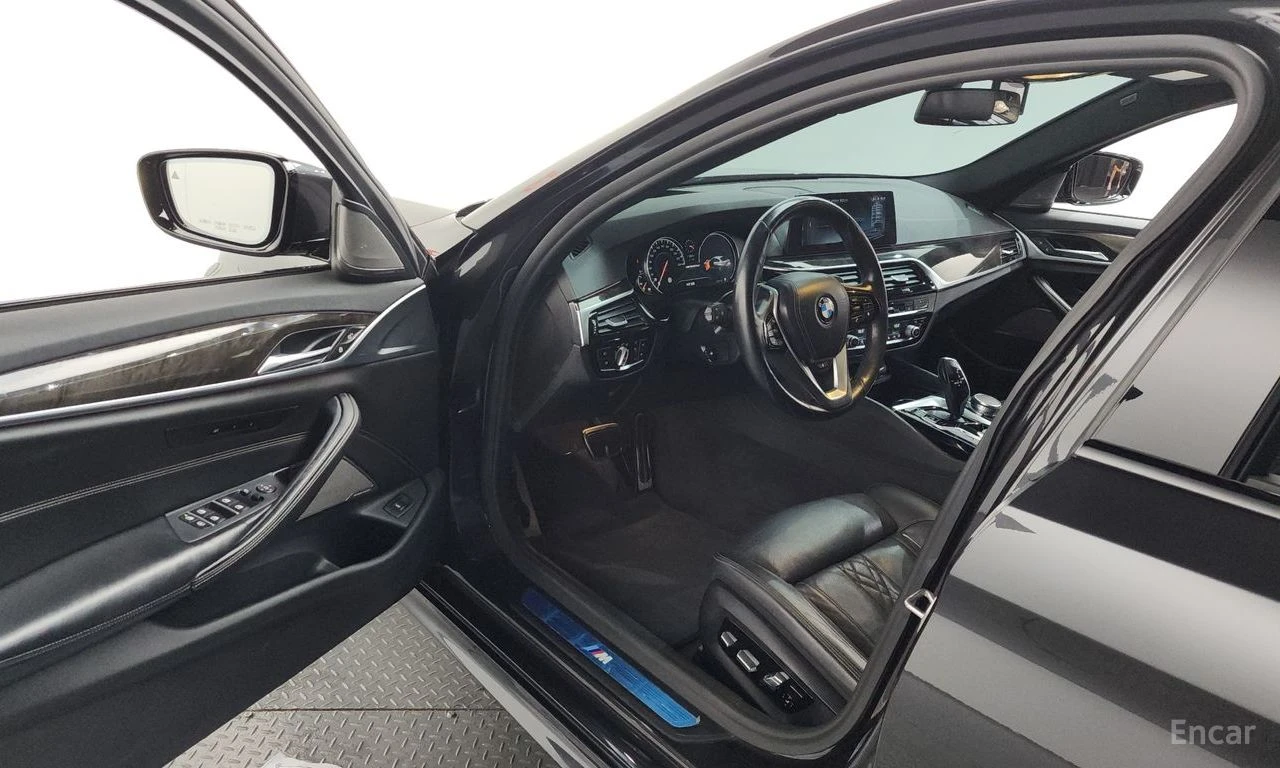 BMW 530 530d M-PACKET* HEADUP* DISTRONIC* , снимка 9 - Автомобили и джипове - 56532186