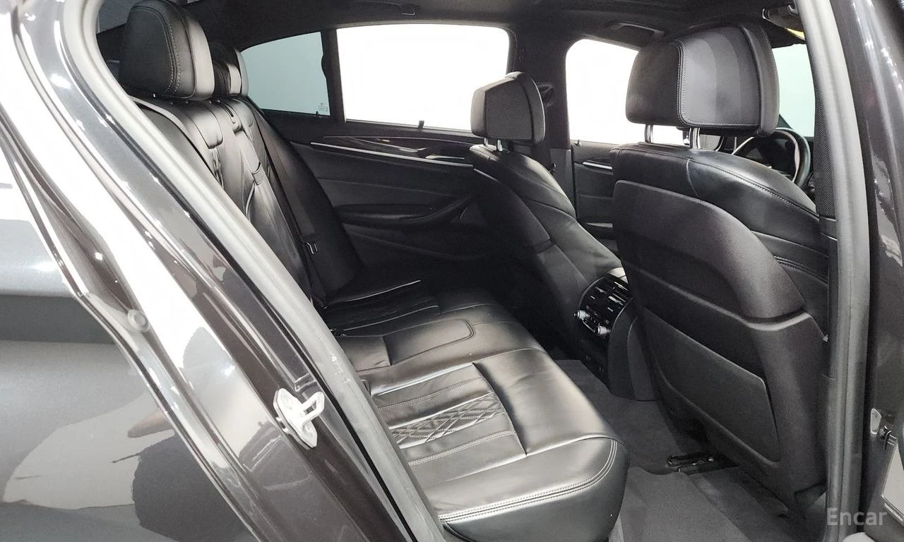 BMW 530 530d M-PACKET* HEADUP* DISTRONIC* , снимка 10 - Автомобили и джипове - 56532186
