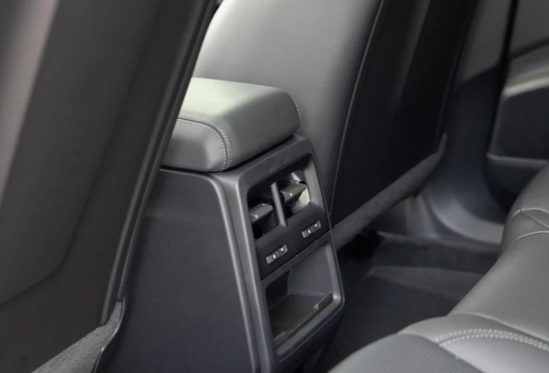 Porsche Macan PANO* DISTR* 360CAM* LED* , снимка 16 - Автомобили и джипове - 52130545