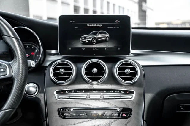 Mercedes-Benz GLC 300  4MATIC* АвтоКредит* (ЦЕНА ДО БГ), снимка 12 - Автомобили и джипове - 53927897