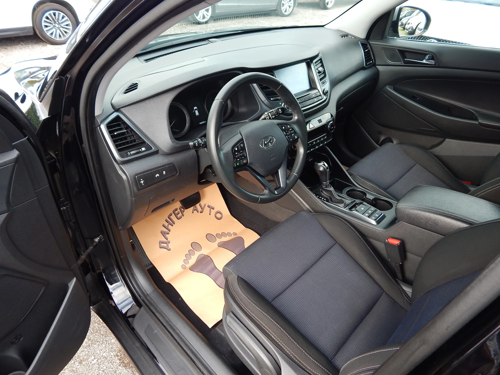 Hyundai Tucson 1.7CRDI* ПЕРФЕКТНА*  - изображение 10