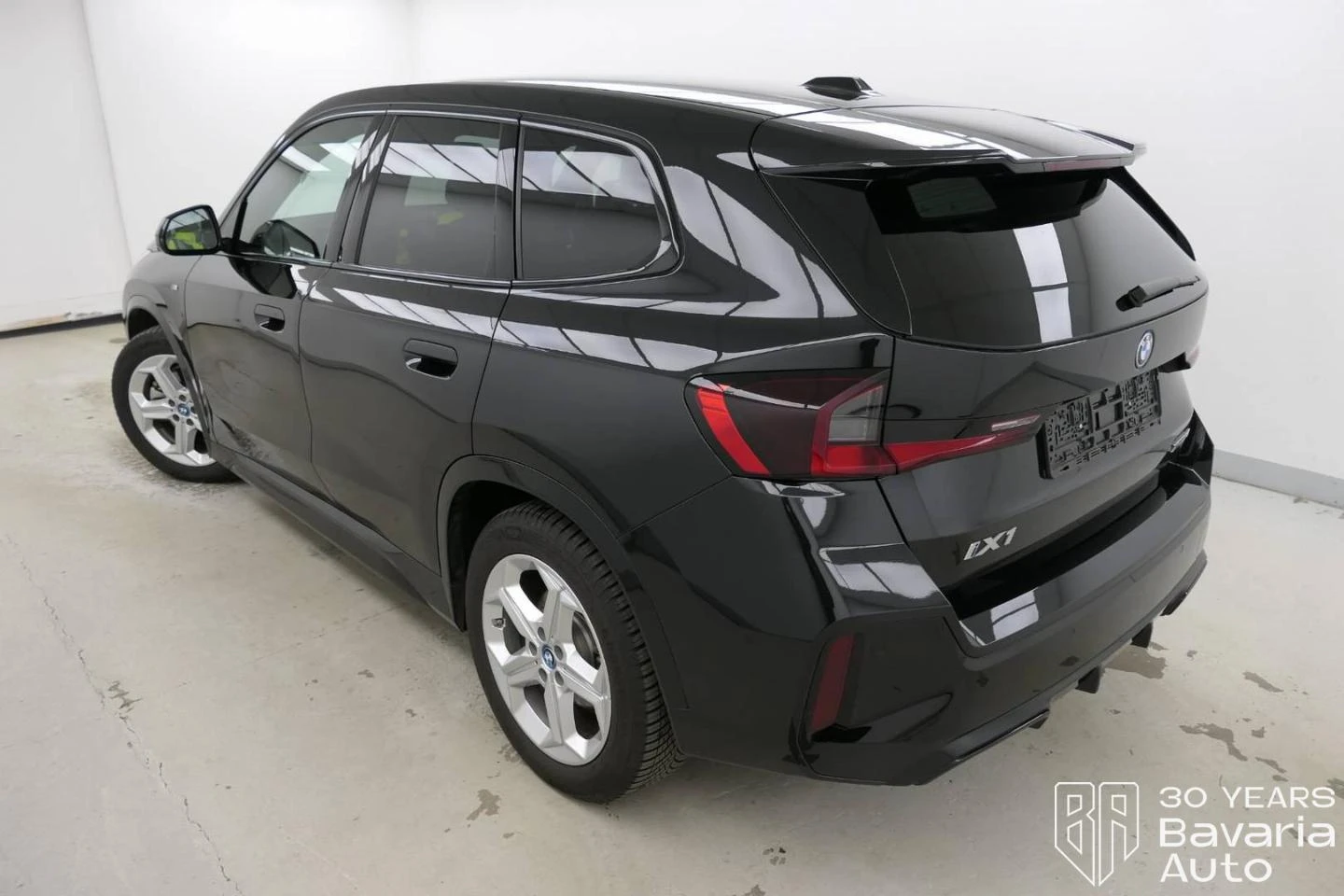 BMW iX1 30 xDrive M Sport Paket - изображение 2