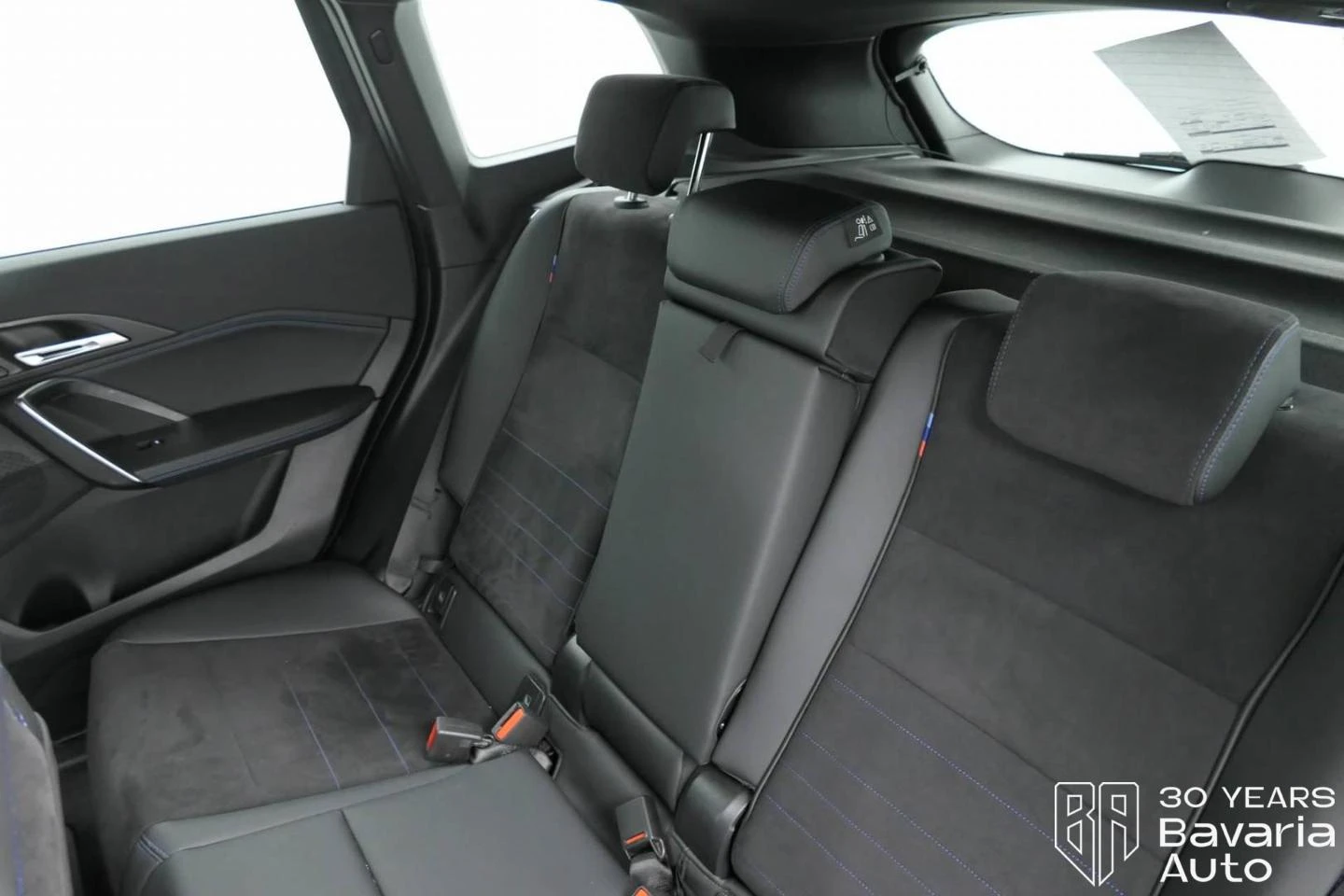 BMW iX1 30 xDrive M Sport Paket - изображение 8