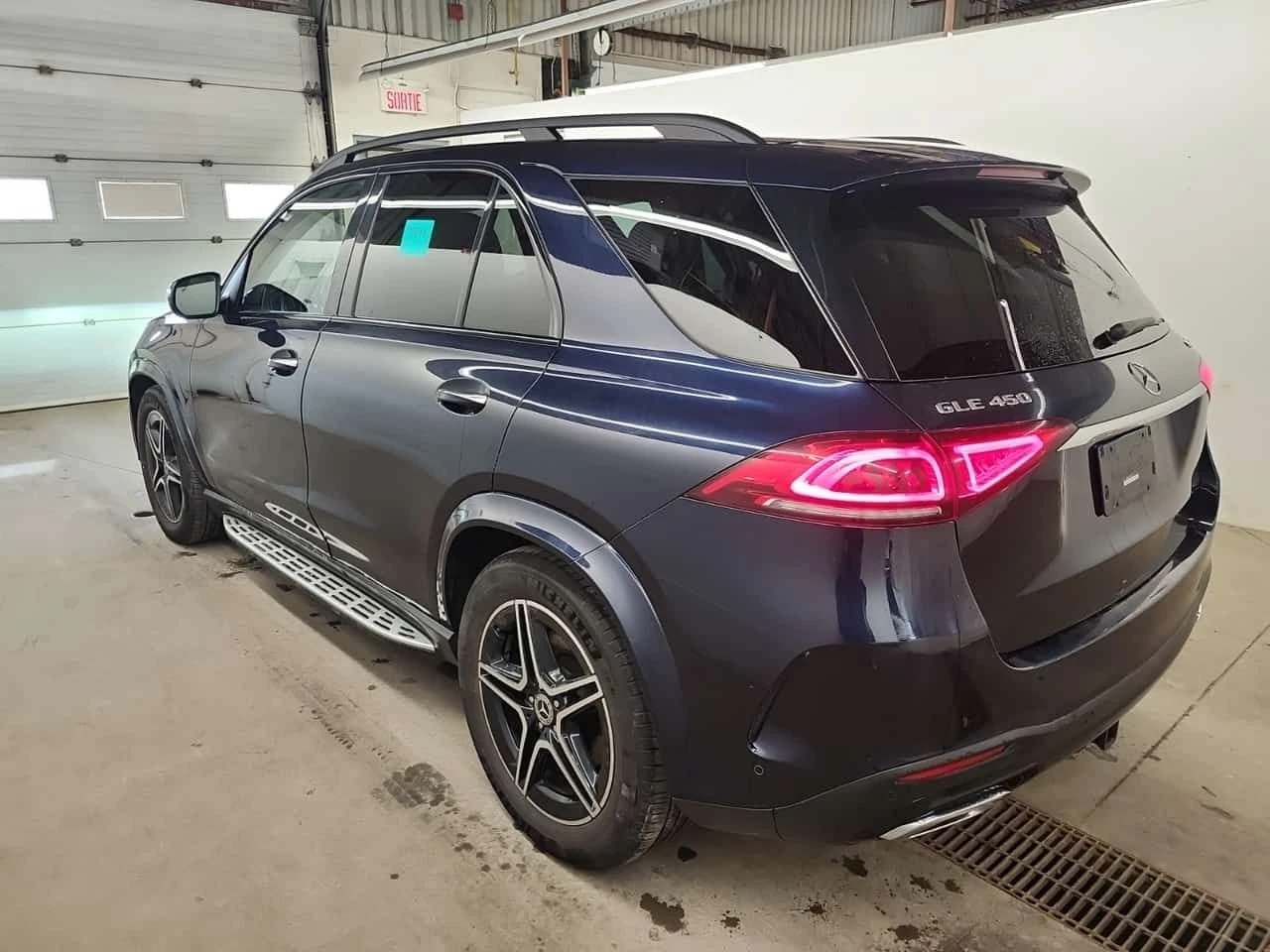 Mercedes-Benz GLE 450 AMG | PANO | HUD | 360 | DISTRONIC | МАСАЖ, снимка 4 - Автомобили и джипове - 53820522