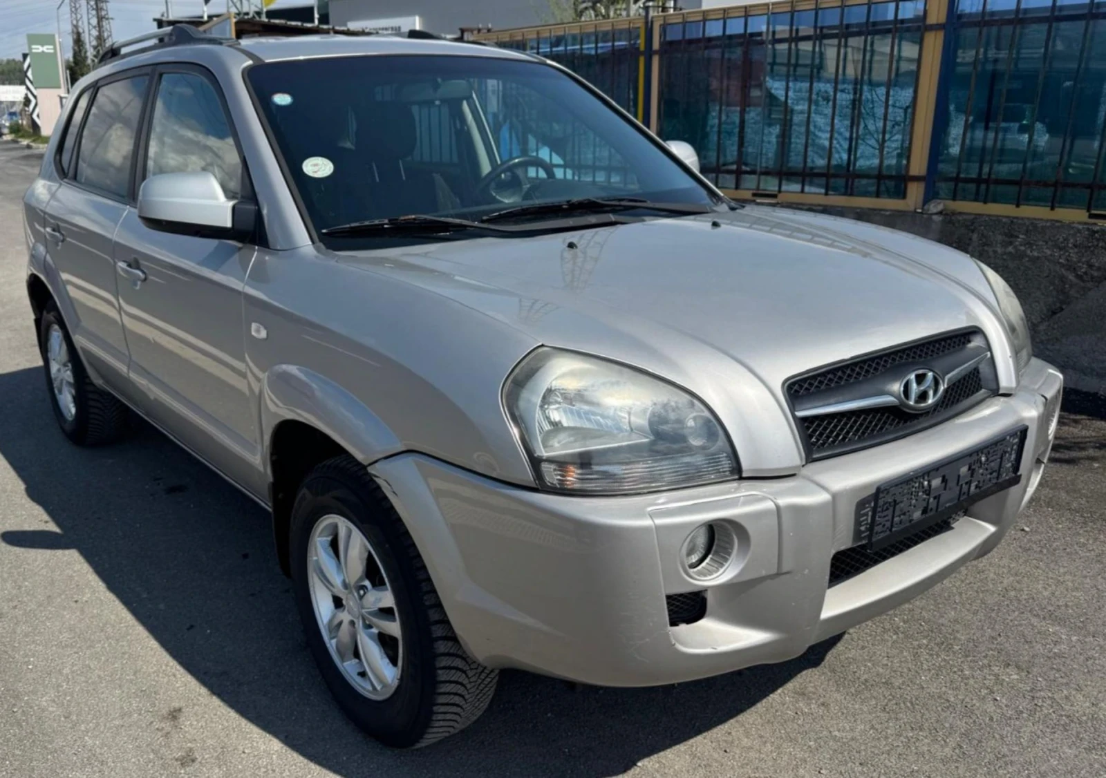 Hyundai Tucson 2.0 газ-бензин, снимка 3 - Автомобили и джипове - 54386279
