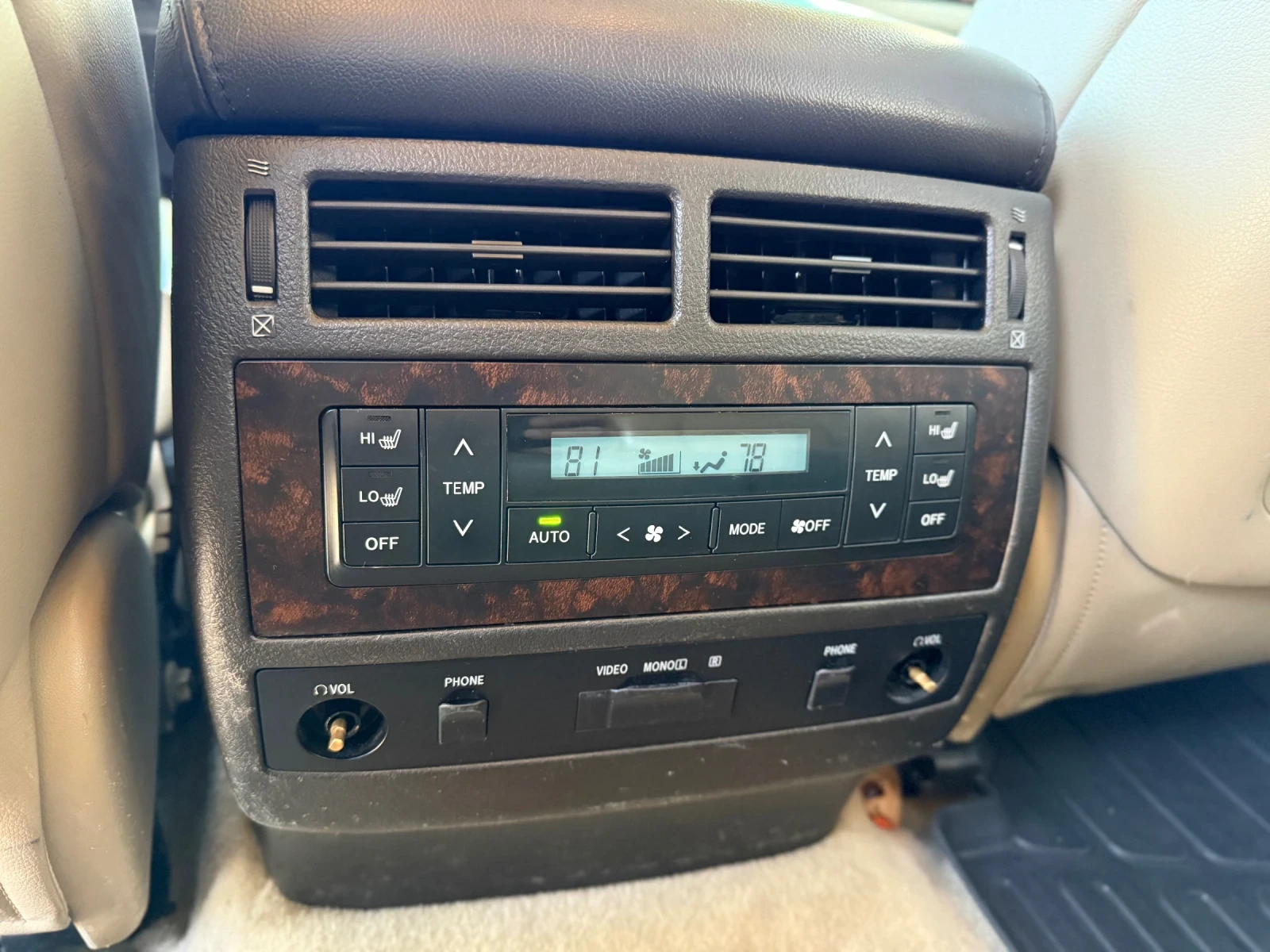 Toyota Land cruiser J200+ V8+ ECT-i+ LPG+ 4x4+ Kожа, снимка 10 - Автомобили и джипове - 54405494