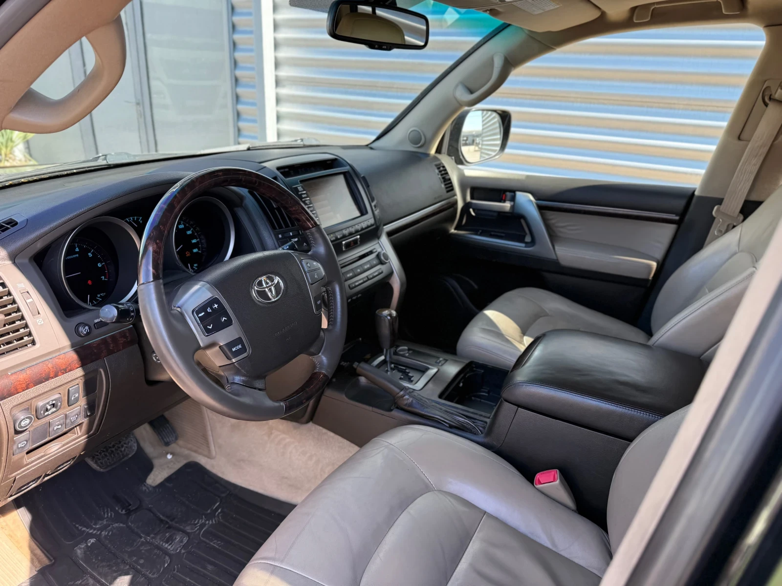 Toyota Land cruiser J200+ V8+ ECT-i+ LPG+ 4x4+ Kожа, снимка 11 - Автомобили и джипове - 54405494