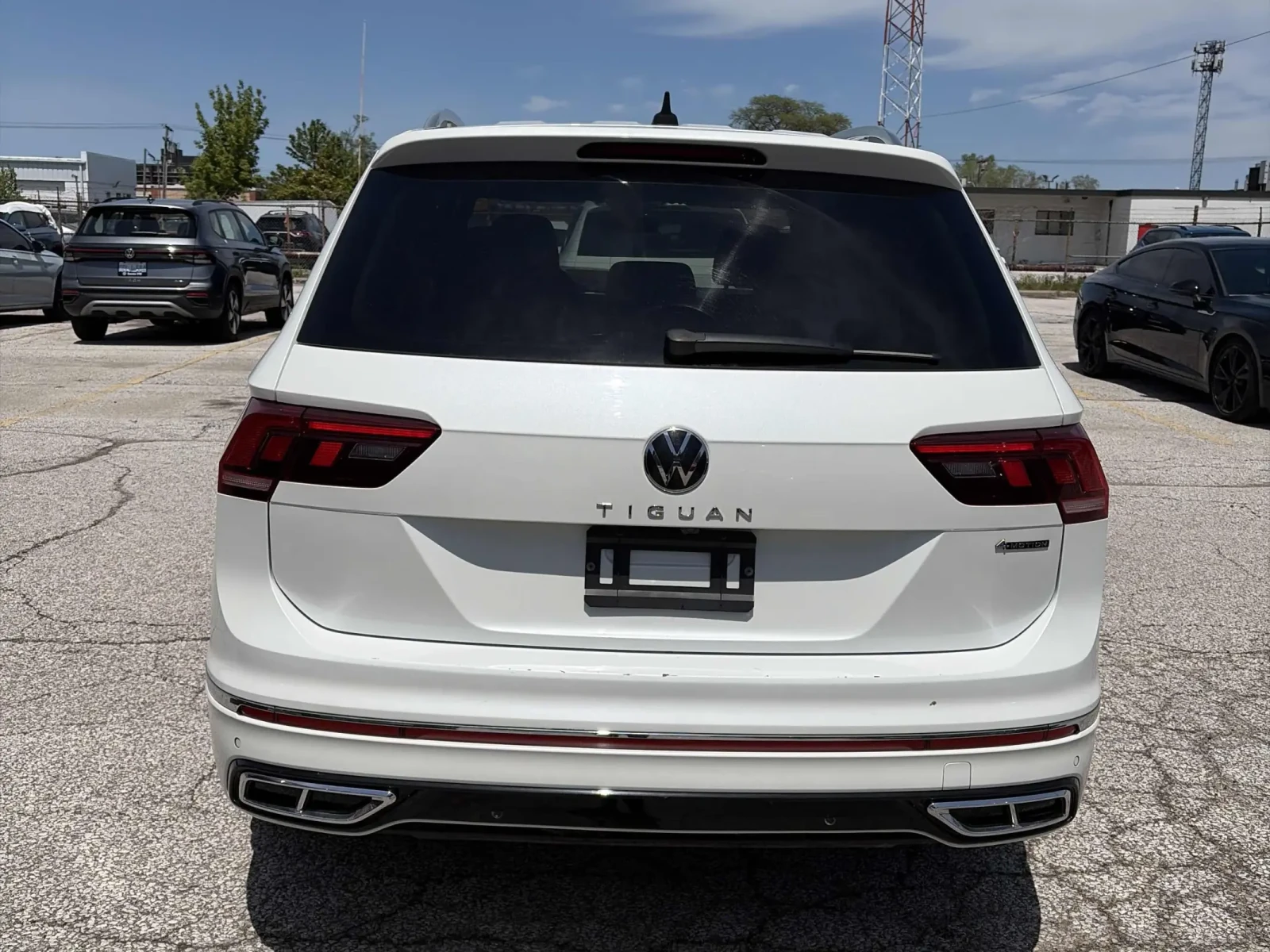 VW Tiguan CARFAX * АВТО КРЕДИТ * ПРОГНОЗНА ЦЕНА ДО БГ * , снимка 5 - Автомобили и джипове - 54684420