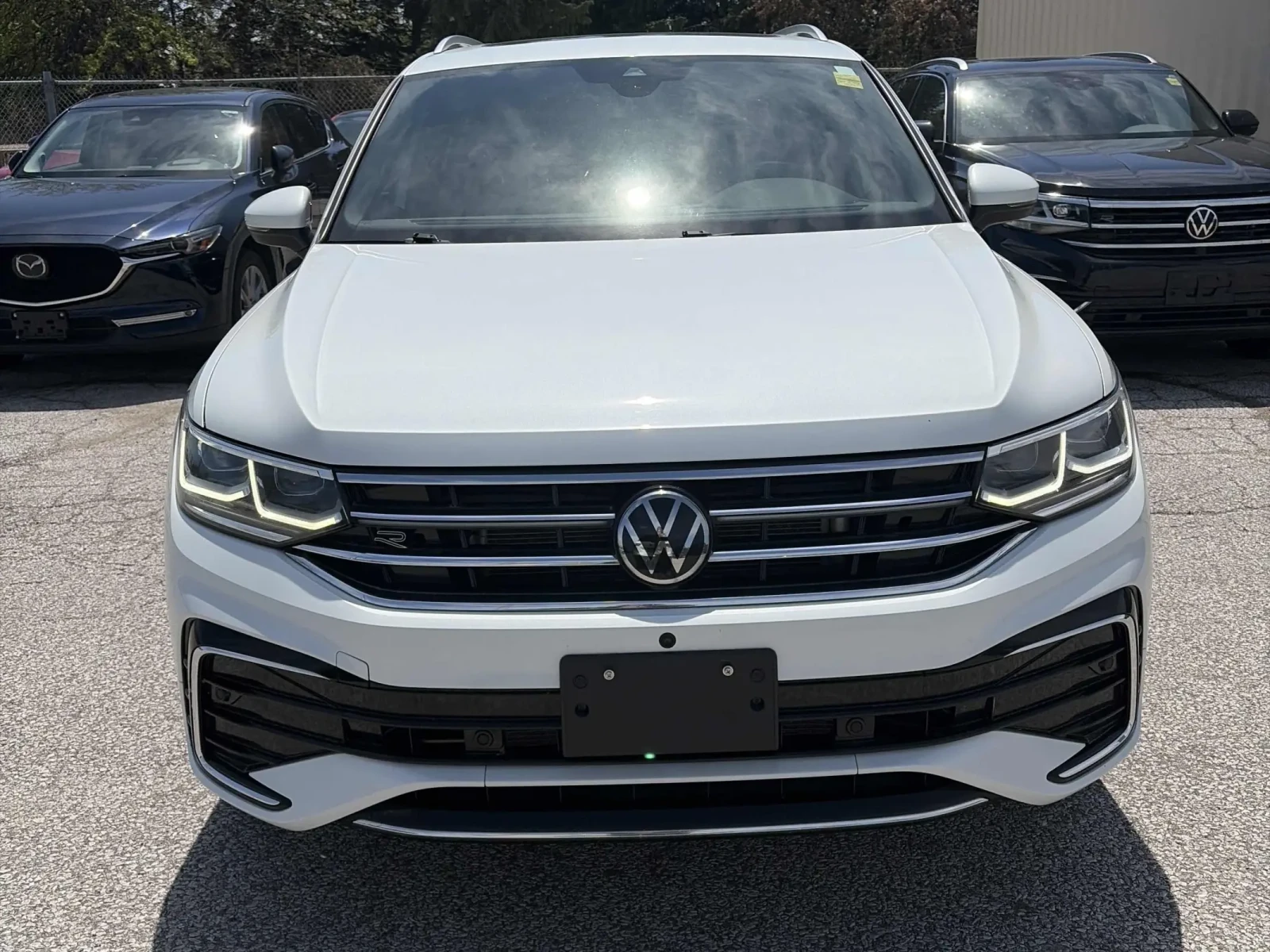 VW Tiguan CARFAX * АВТО КРЕДИТ * ПРОГНОЗНА ЦЕНА ДО БГ * , снимка 2 - Автомобили и джипове - 54684420