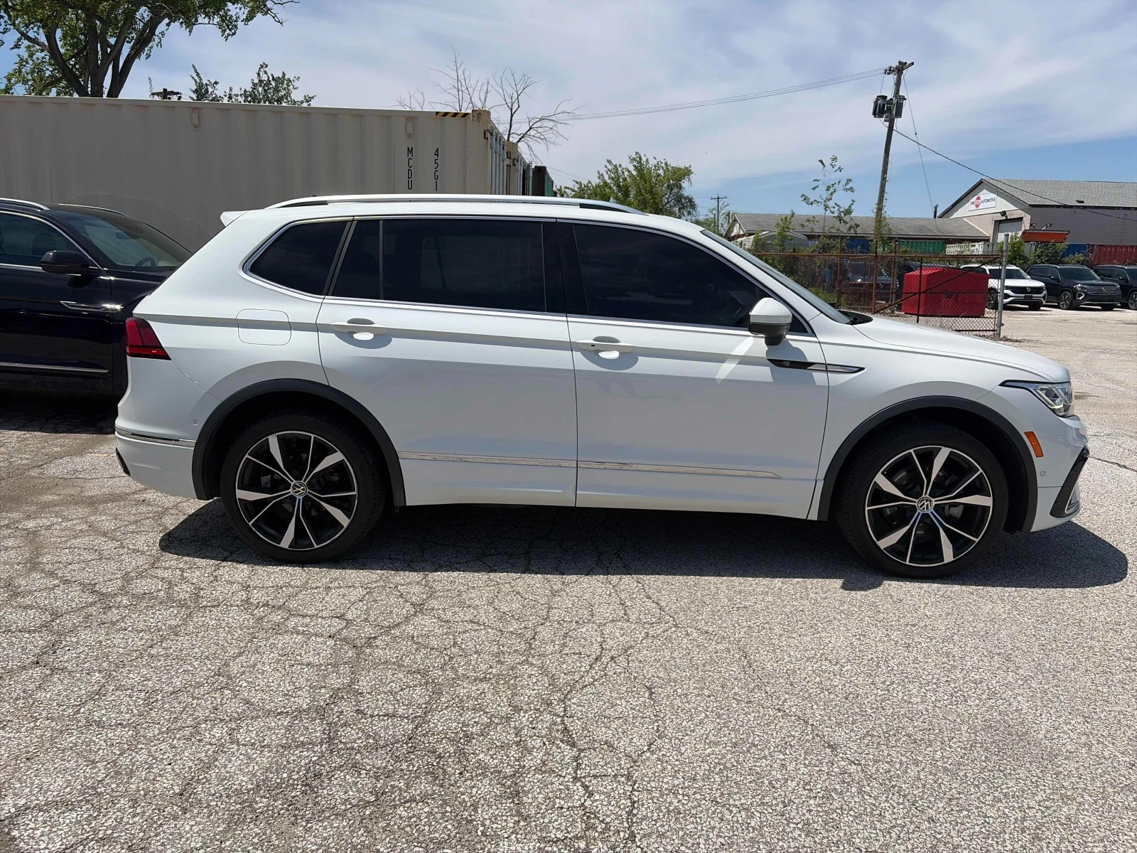 VW Tiguan CARFAX * АВТО КРЕДИТ * ПРОГНОЗНА ЦЕНА ДО БГ * , снимка 4 - Автомобили и джипове - 54684420