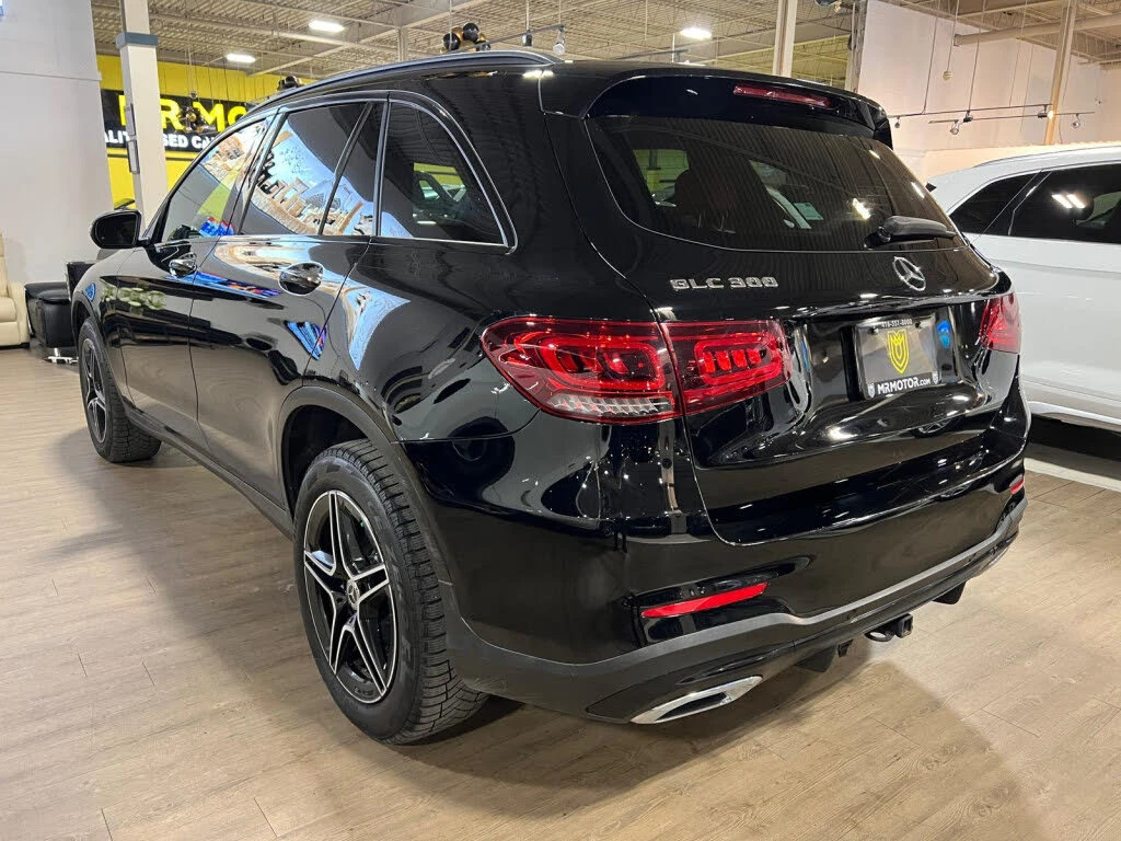 Mercedes-Benz GLC 300 4MATIC* AMG* BURMESTER* KEYLESS* ПАНОРАМА* КАМЕРА, снимка 4 - Автомобили и джипове - 54725394