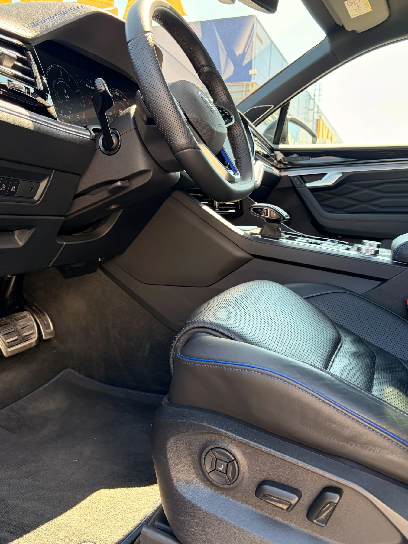 VW Touareg R e-hybrid, снимка 11 - Автомобили и джипове - 54835894