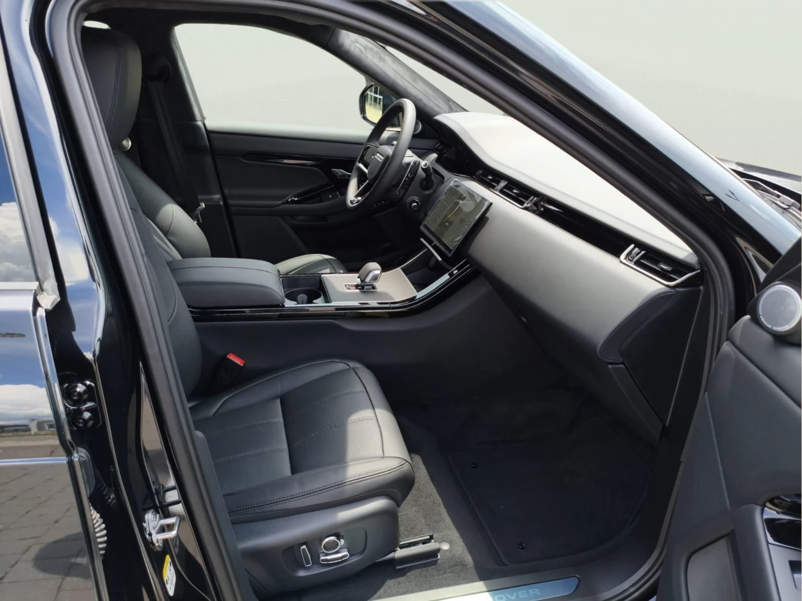 Land Rover Range Rover Evoque PHEV, снимка 9 - Автомобили и джипове - 54887672