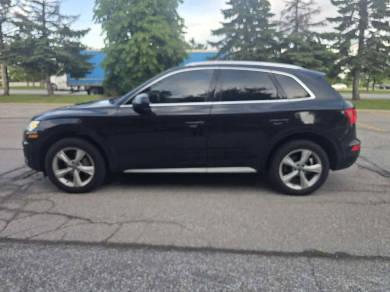 Audi Q5 Progressiv | CARFAX | БЕЗ ПЪРВОНАЧАЛНА ВНОСКА, снимка 2 - Автомобили и джипове - 54948612