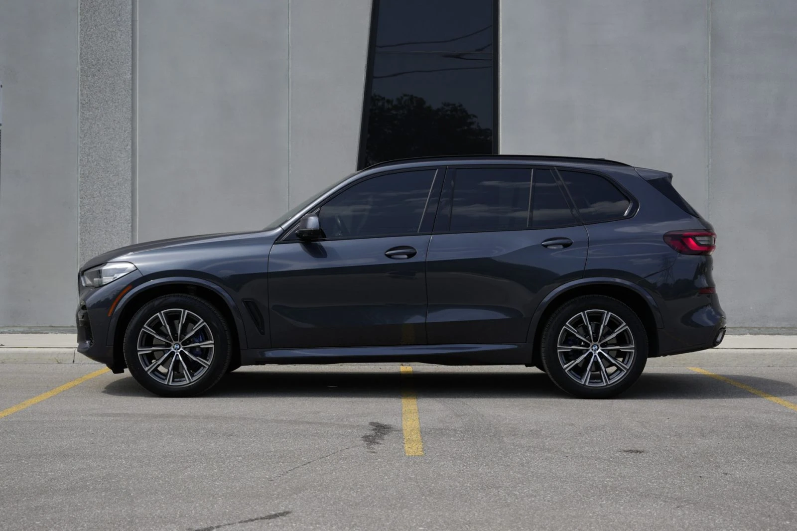 BMW X5 M-pack* 360* HUD* Adaptive M* Пано, снимка 3 - Автомобили и джипове - 56351364