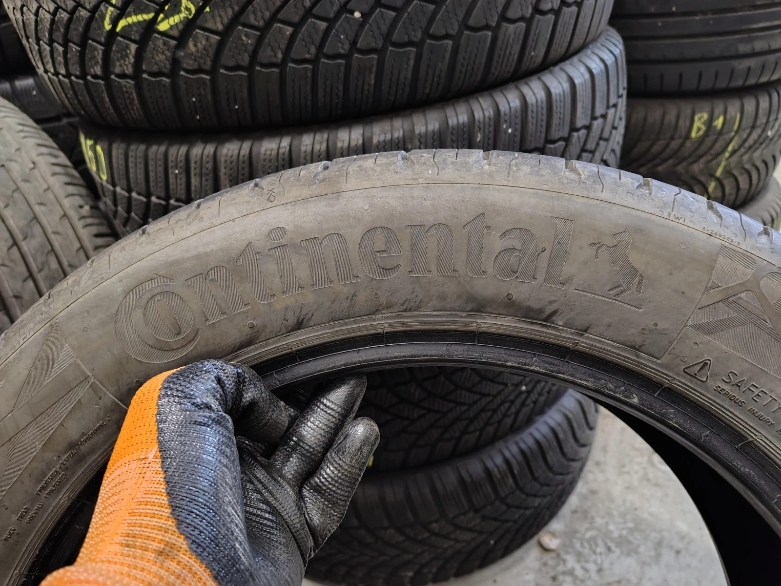 Гуми Летни 215/55R17, снимка 4 - Гуми и джанти - 55843792