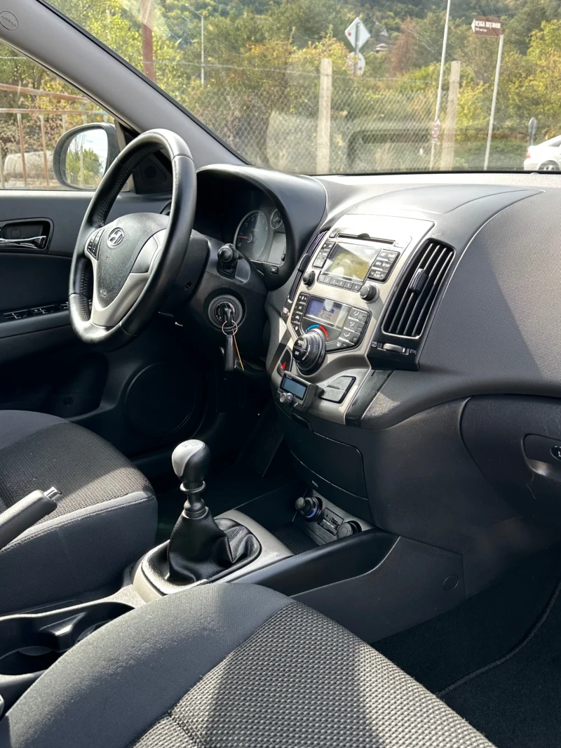 Hyundai I30 1.6i * Facelift* * Business* , снимка 9 - Автомобили и джипове - 51956620