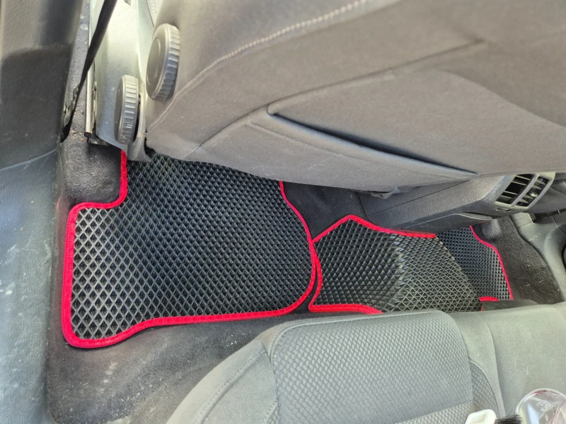 VW Golf 2.0TDI 140к.с, снимка 6 - Автомобили и джипове - 52806778